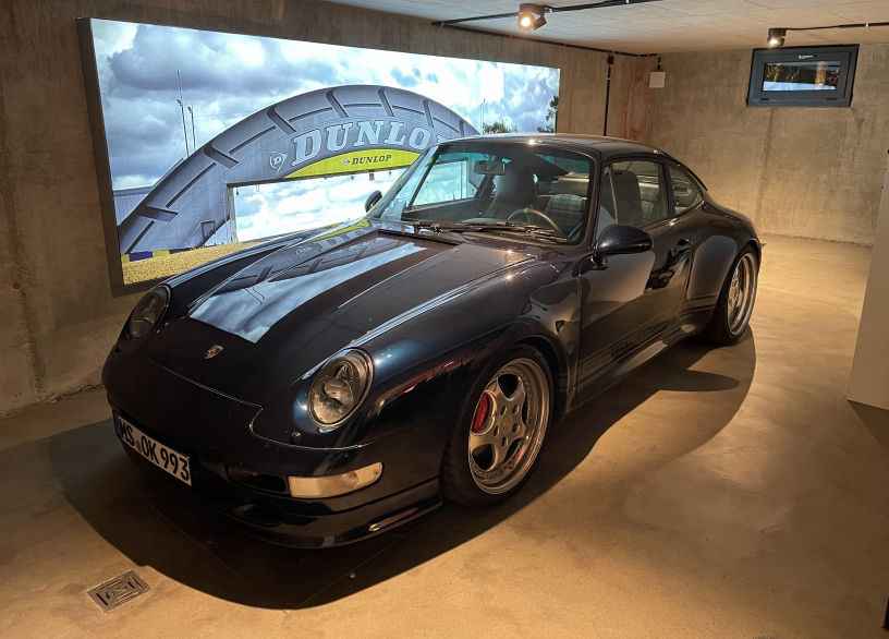 993