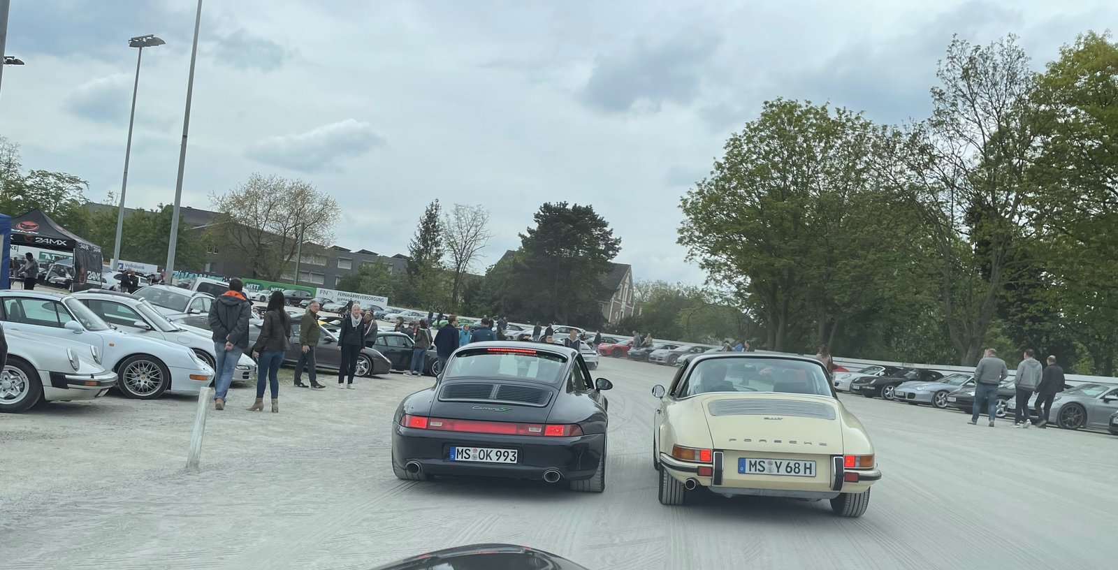 Schwarzer 993 und beige G-Targa auf der Trabrennbahn Dinslaken