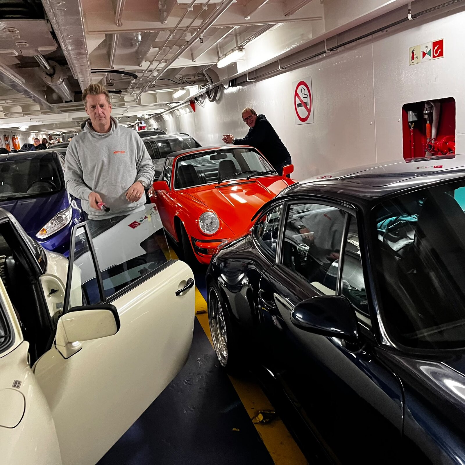 Drei Porsche auf dem Auto-Deck der DFDS Princess Seaways auf der Rückfahrt